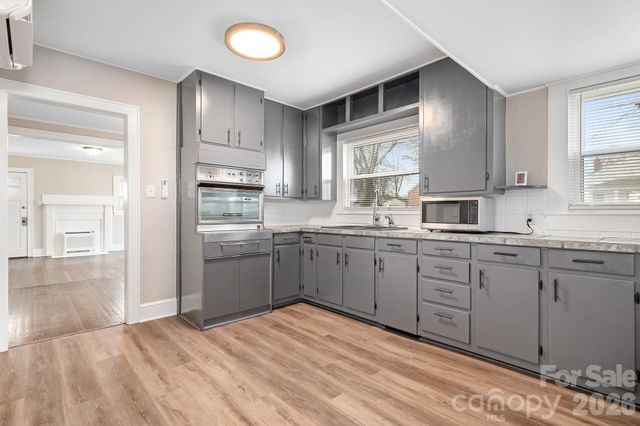 264 E Mcneely Avenue, Mooresville, NC 28115