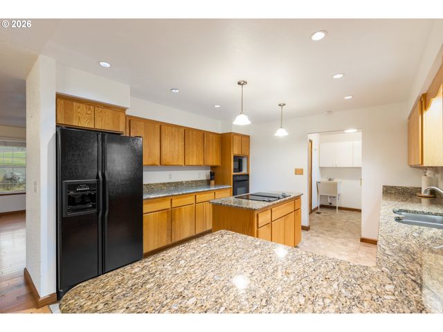 1720 ELGAROSE Rd, Roseburg, OR 97471