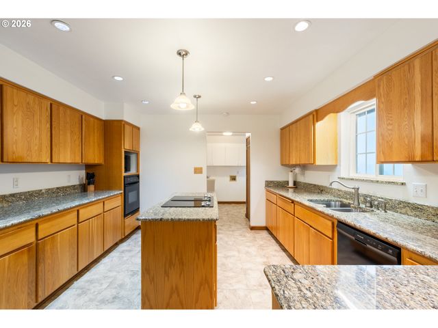 1720 ELGAROSE Rd, Roseburg, OR 97471