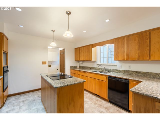 1720 ELGAROSE Rd, Roseburg, OR 97471