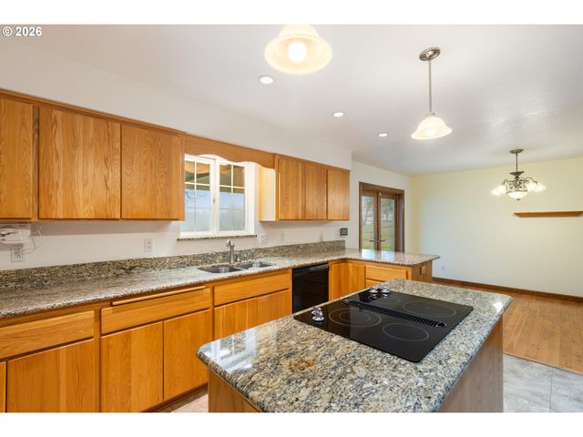 1720 ELGAROSE Rd, Roseburg, OR 97471