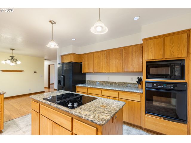 1720 ELGAROSE Rd, Roseburg, OR 97471