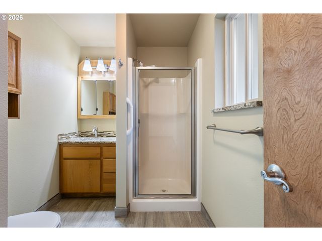 1720 ELGAROSE Rd, Roseburg, OR 97471