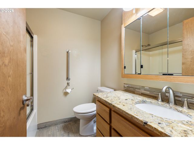 1720 ELGAROSE Rd, Roseburg, OR 97471