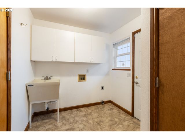 1720 ELGAROSE Rd, Roseburg, OR 97471