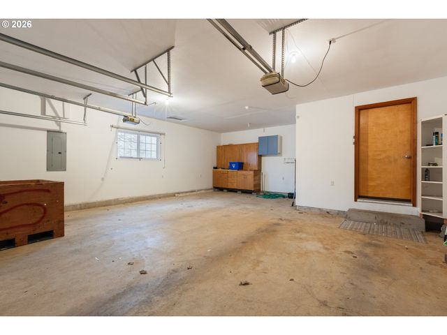 1720 ELGAROSE Rd, Roseburg, OR 97471