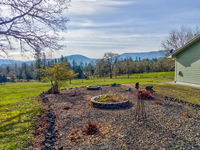 1720 ELGAROSE Rd, Roseburg, OR 97471