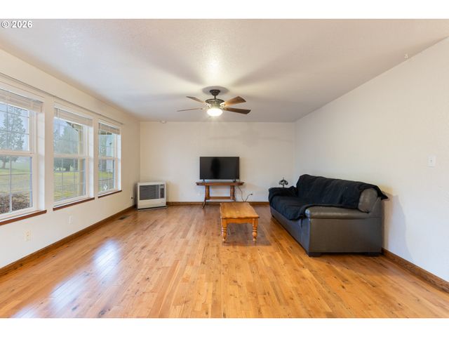 1720 ELGAROSE Rd, Roseburg, OR 97471