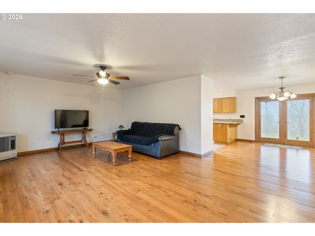 1720 ELGAROSE Rd, Roseburg, OR 97471