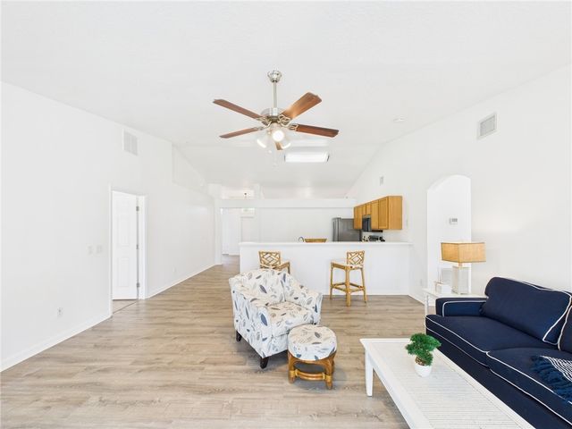 8135 100th Avenue, Vero Beach, FL 32967