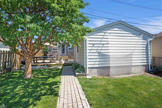 22640 Wildwood Street, Saint Clair Shores, MI 48081