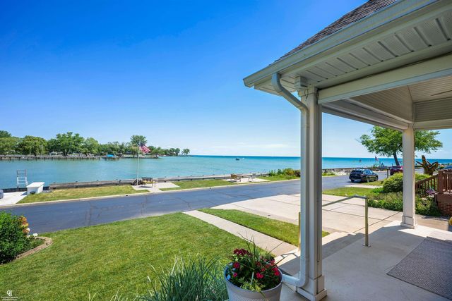 22640 Wildwood Street, Saint Clair Shores, MI 48081