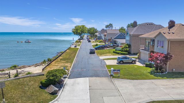 22640 Wildwood Street, Saint Clair Shores, MI 48081