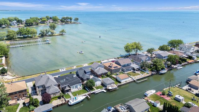 22640 Wildwood Street, Saint Clair Shores, MI 48081