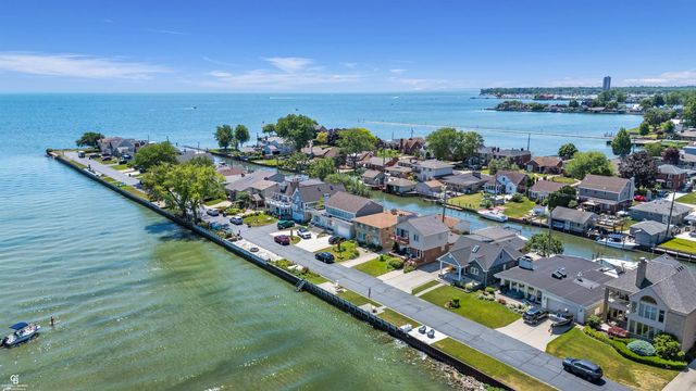 22640 Wildwood Street, Saint Clair Shores, MI 48081