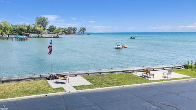 22640 Wildwood Street, Saint Clair Shores, MI 48081