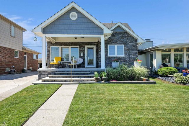 22640 Wildwood Street, Saint Clair Shores, MI 48081