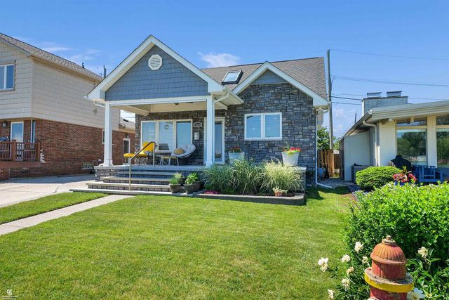 22640 Wildwood Street, Saint Clair Shores, MI 48081