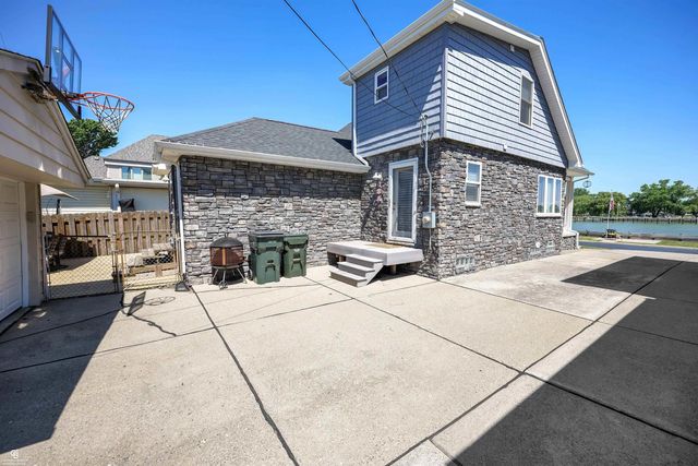 22640 Wildwood Street, Saint Clair Shores, MI 48081