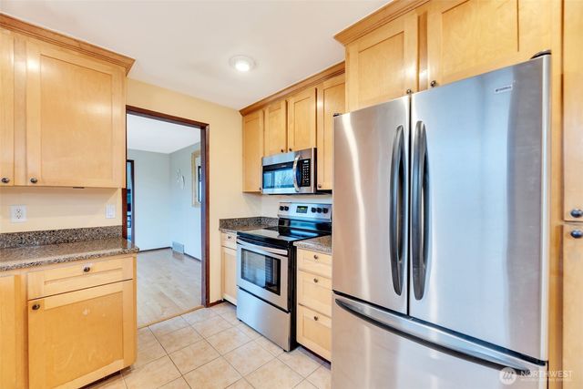 28833 11th Avenue S, Federal Way, WA 98003