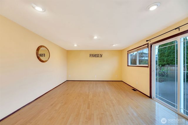 28833 11th Avenue S, Federal Way, WA 98003