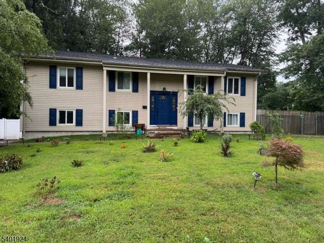 31 Green Dr, East Hanover Twp., NJ 07936