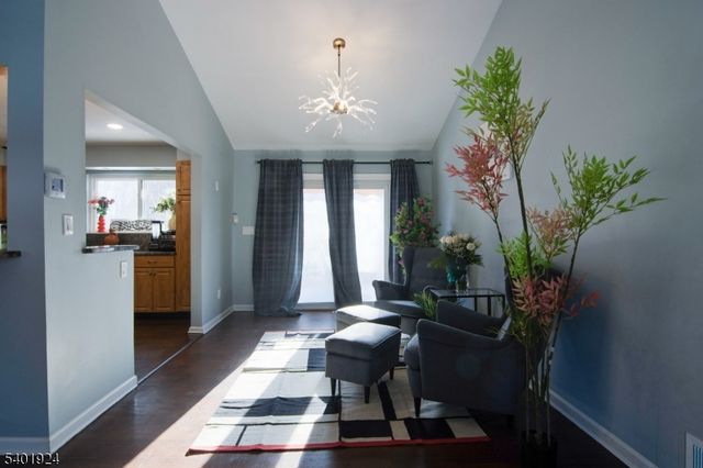 31 Green Dr, East Hanover Twp., NJ 07936