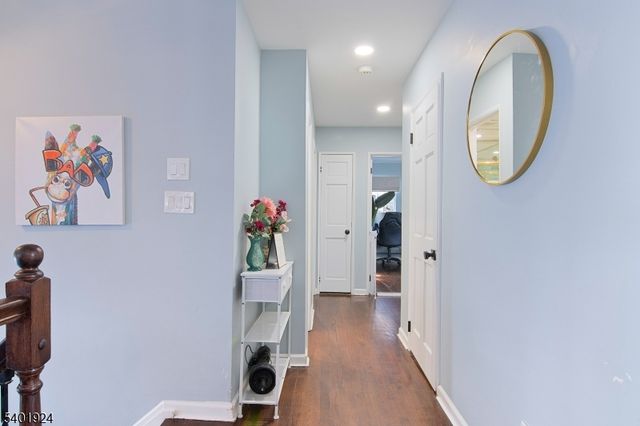 31 Green Dr, East Hanover Twp., NJ 07936