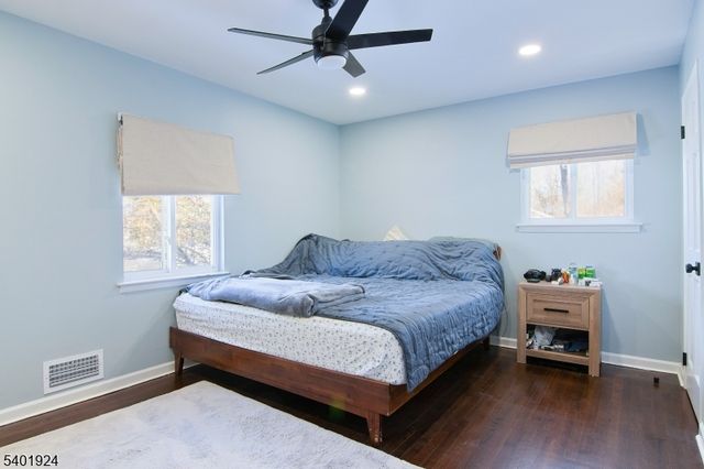 31 Green Dr, East Hanover Twp., NJ 07936