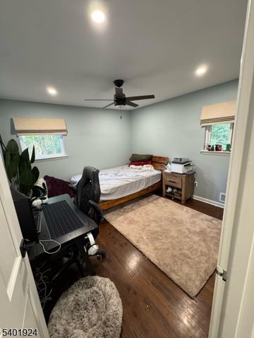 31 Green Dr, East Hanover Twp., NJ 07936