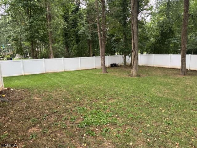 31 Green Dr, East Hanover Twp., NJ 07936