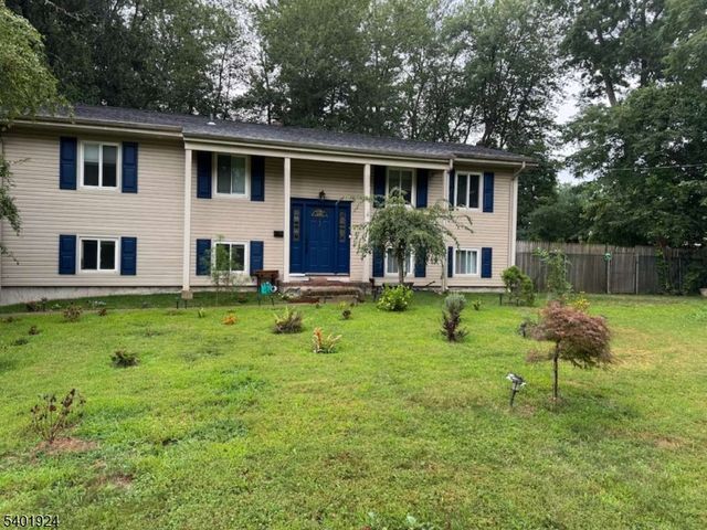 31 Green Dr, East Hanover Twp., NJ 07936