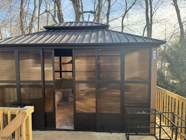 31 Green Dr, East Hanover Twp., NJ 07936