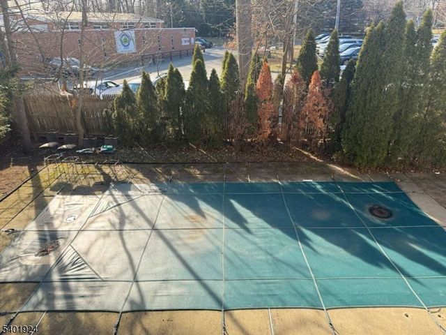 31 Green Dr, East Hanover Twp., NJ 07936