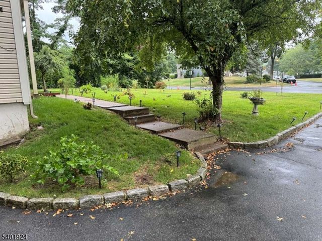 31 Green Dr, East Hanover Twp., NJ 07936