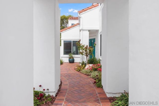 4972 Lerkas Way, Oceanside, CA 92056