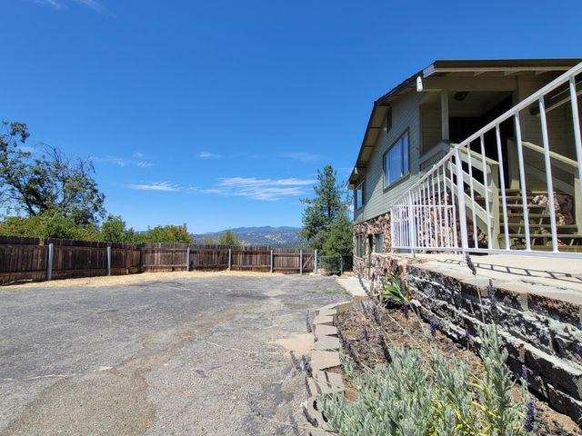 50689 Critter Creek Lane, Oakhurst, CA 93644