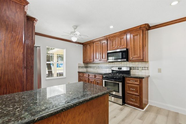 1418 Thomas Avenue, Pasadena, TX 77506