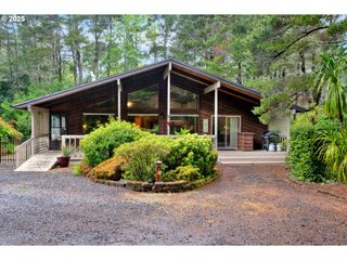 88046 WOODLANDS Dr, Florence, OR 97439