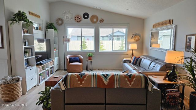 10138 N BELGRAVE LOOP, Hayden, ID 83835