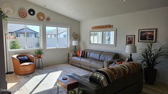 10138 N BELGRAVE LOOP, Hayden, ID 83835