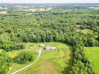 555 COUNTY ROAD 112, Fayette, MO 65248