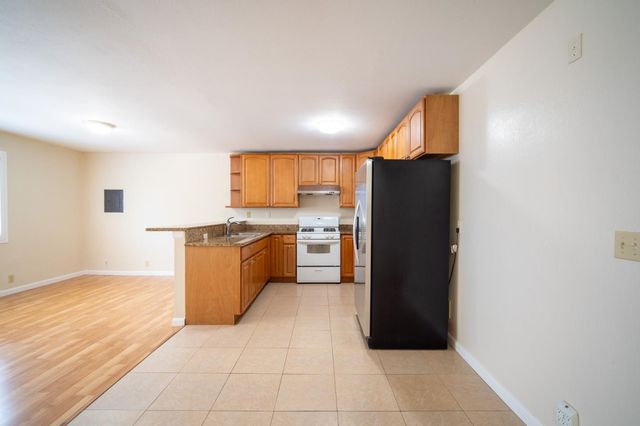 1221 E 19th Street, Oakland, CA 94606