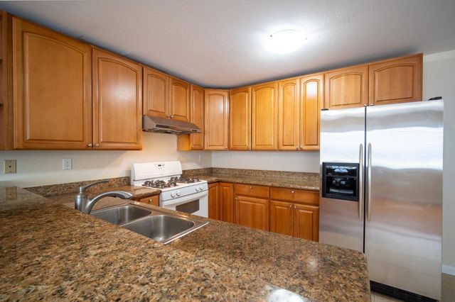 1221 E 19th Street, Oakland, CA 94606