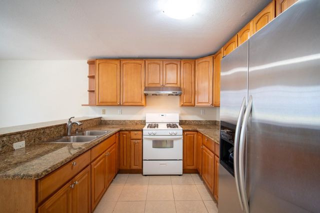 1221 E 19th Street, Oakland, CA 94606