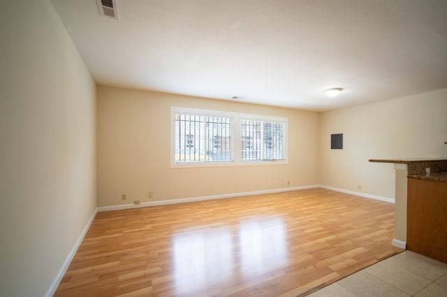 1221 E 19th Street, Oakland, CA 94606