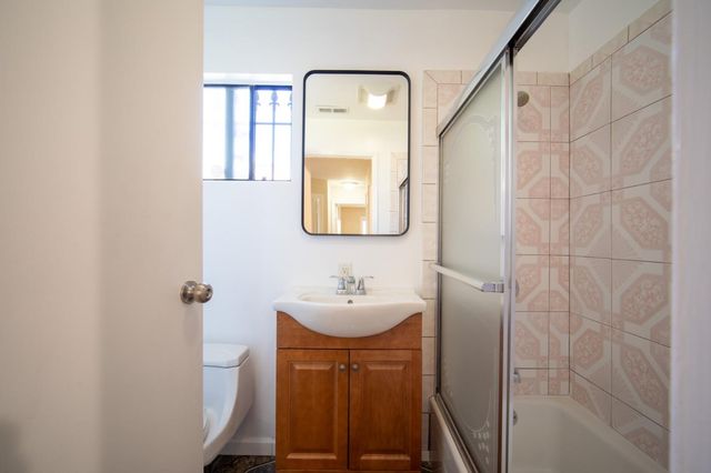1221 E 19th Street, Oakland, CA 94606