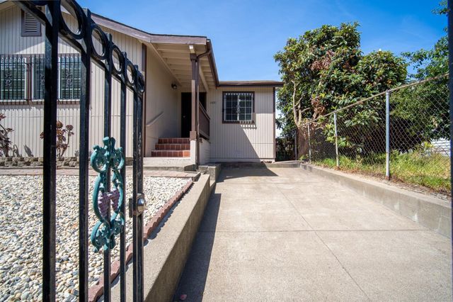 1221 E 19th Street, Oakland, CA 94606