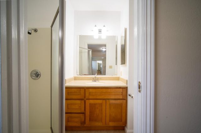 1221 E 19th Street, Oakland, CA 94606