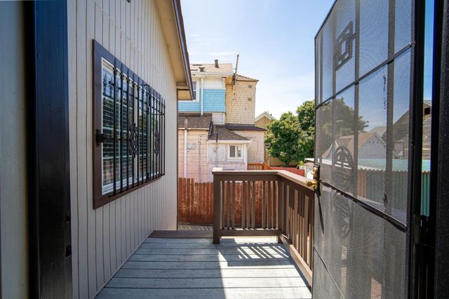 1221 E 19th Street, Oakland, CA 94606